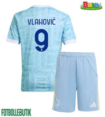 Juventus Dusan Vlahovic #9 Bortaställ Barn 2025-26 Kortärmad (+ Korta byxor)